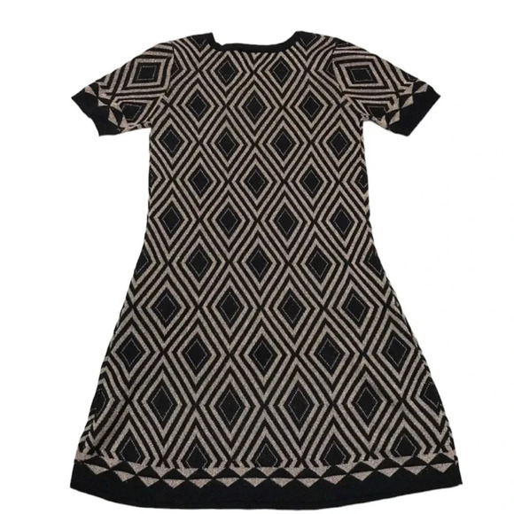 Just Taylor Black Gold Short Sleeve Sweater Dress 
Size Large - Picture 2 of 9